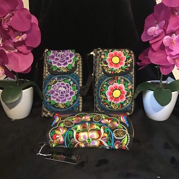 🦋 🌸2for$40 HOST PICK Beautiful Embroidered Wallet 🌸💕 - Picture 5 of 5